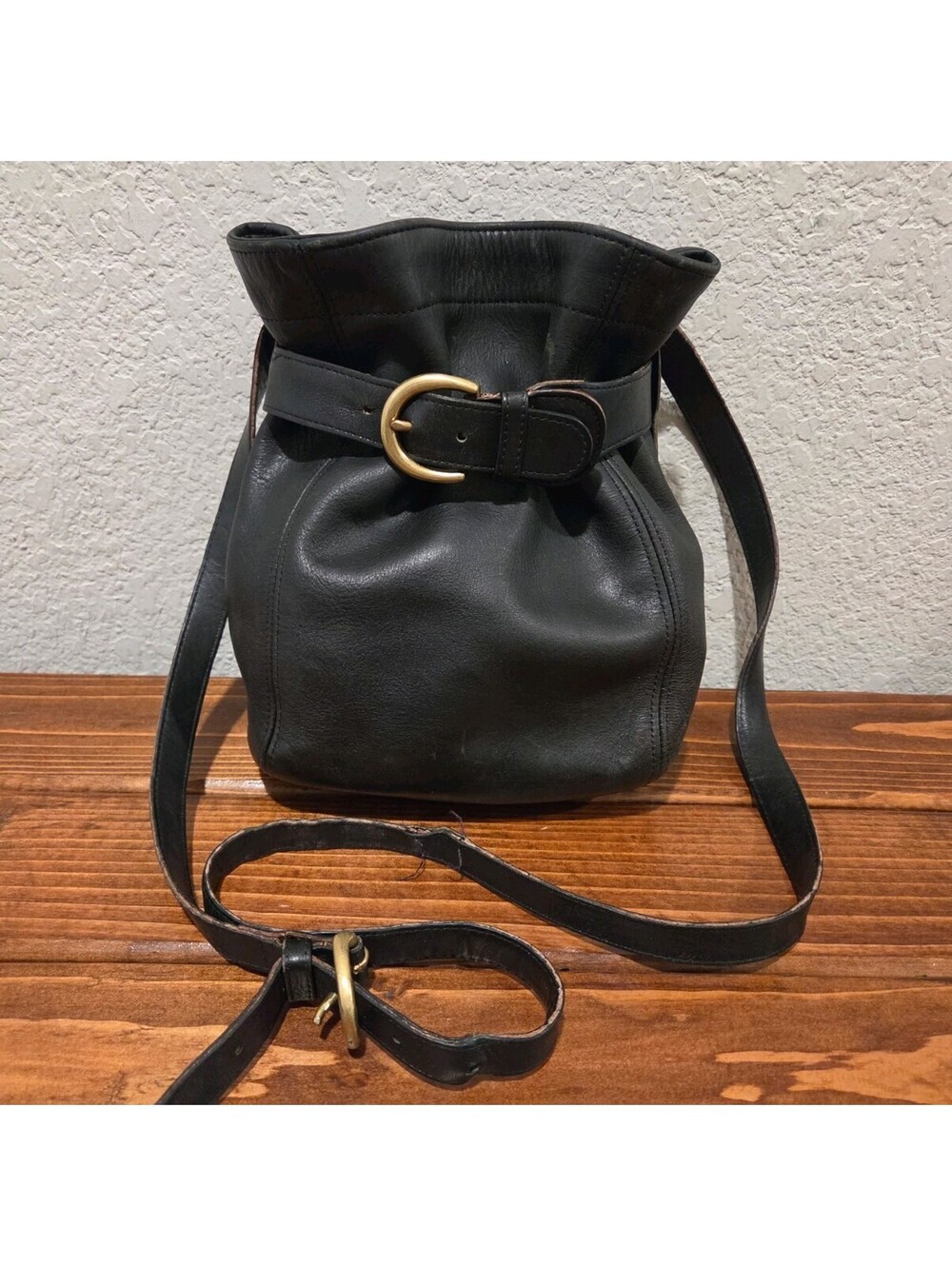 Vintage Y2K Coach Soho Belted Bucket Bag Crossbody Black Leather Brass 4156